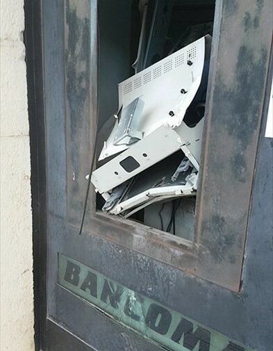 Il bancomat preso d'assalto
